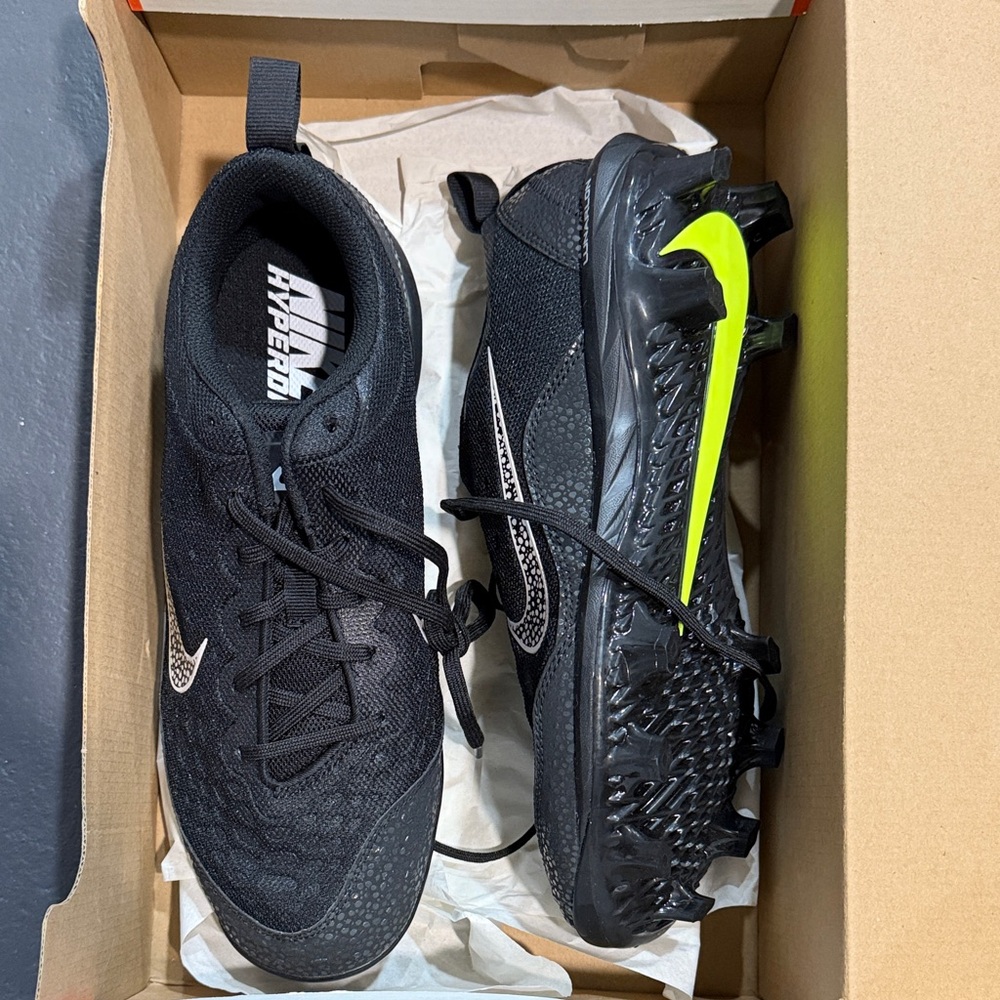 Woman’s Nike Hyperdiamond Softball Cleats